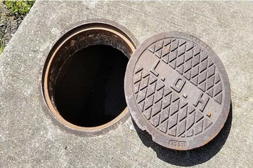 MANHOLES COVER